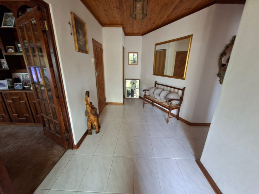 6 Bedroom Property for Sale in Heuwelsig Free State